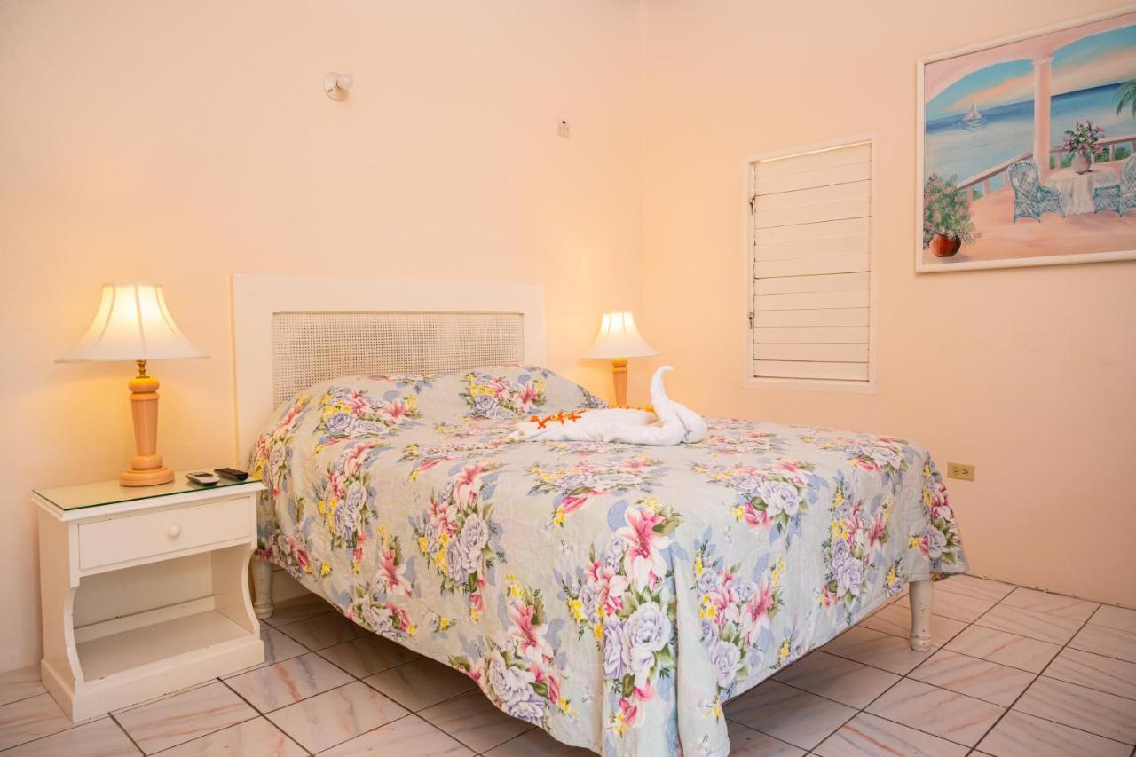 Shields Negril Villas ภายนอก รูปภาพ