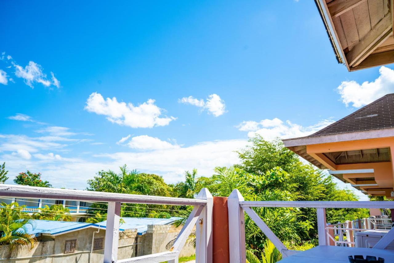 Shields Negril Villas ภายนอก รูปภาพ